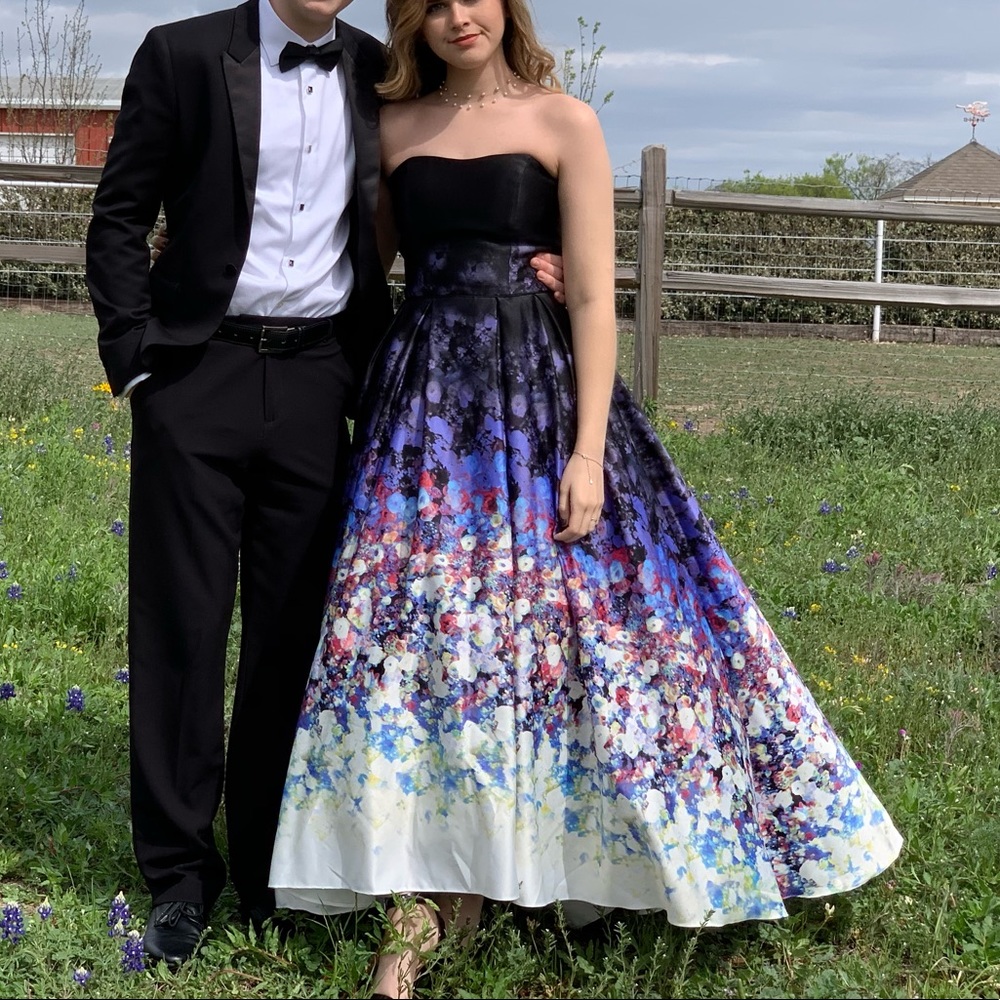 Beautiful floral prom dress!!